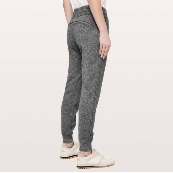 Lululemon Warm Down Jogger II size 6 - Picture 2 of 11